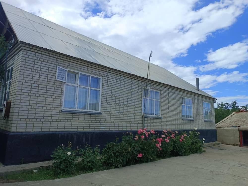 Meerim Guest House Bokonbayevo Buitenkant foto